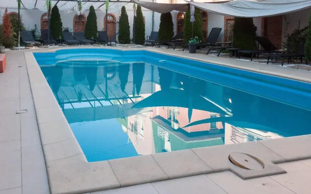 Red Clay SPA Apartments