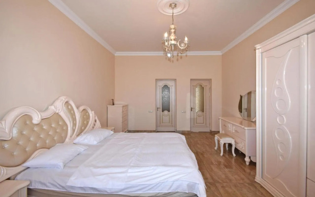 Teryan street, 4 bedrooms Luxury, Unique apartment TT888