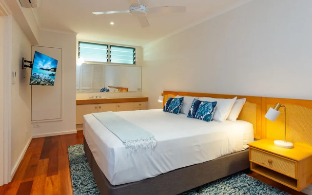 Poinciana Lodges -Ocean Views