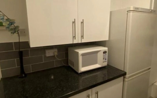 Room in Apartment - Normanton - Budget Double Room