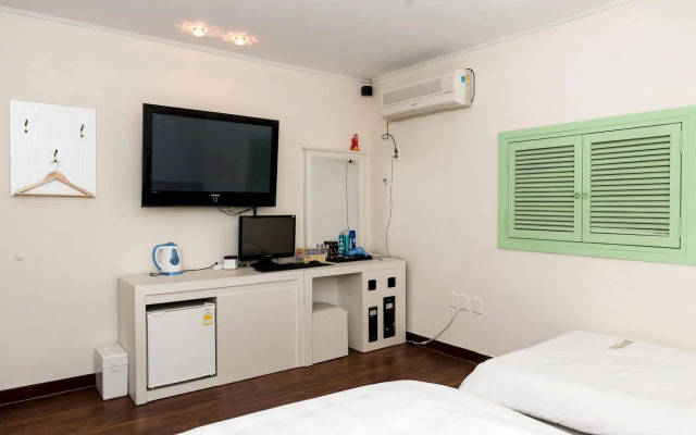 Fox Tourist Hotel