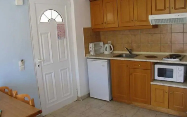 Alexis Pool Apartments