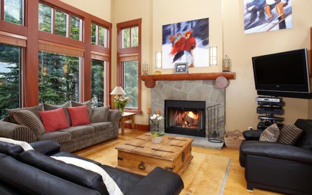 Aloha Whistler Accommodations - Creekside