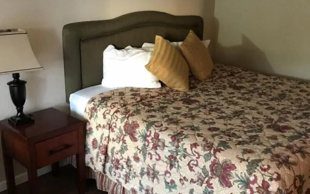 Smokey Point Motor Inn