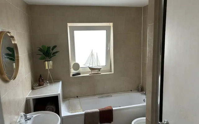 2 Bed-sleeps 4-sea View-pet Friendly-parking