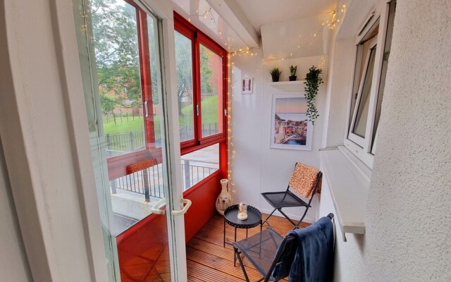 Airy Home with Free Parking in Glasgow