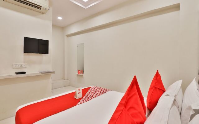 OYO 13598 Chandra Villas