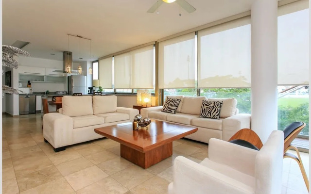 Doca 203 2 Bedroom and Jacuzzi by RedAwning