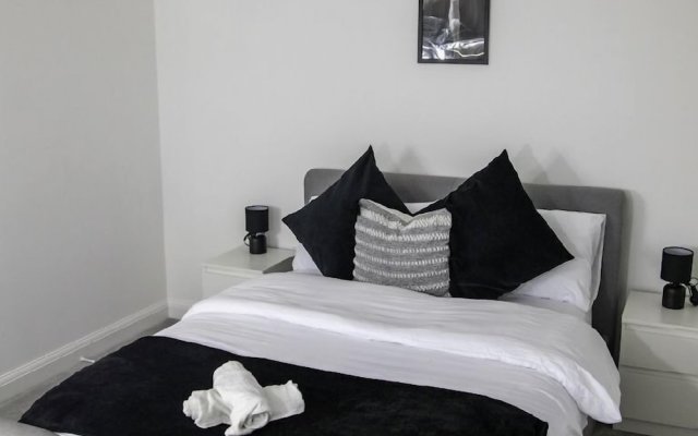 Family Home 5-bed House in Birmingham City Centre