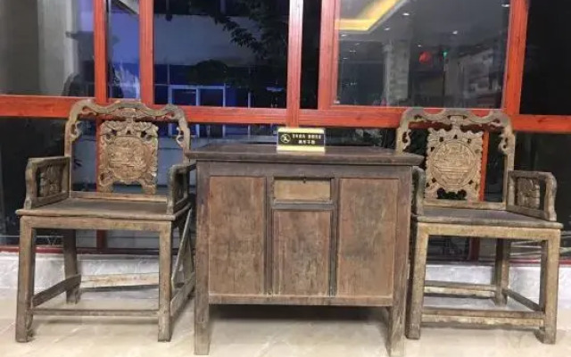 QionghaiZhongrui Inn