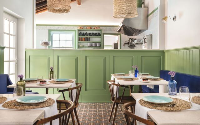 The Green House by Santiago de Alfama