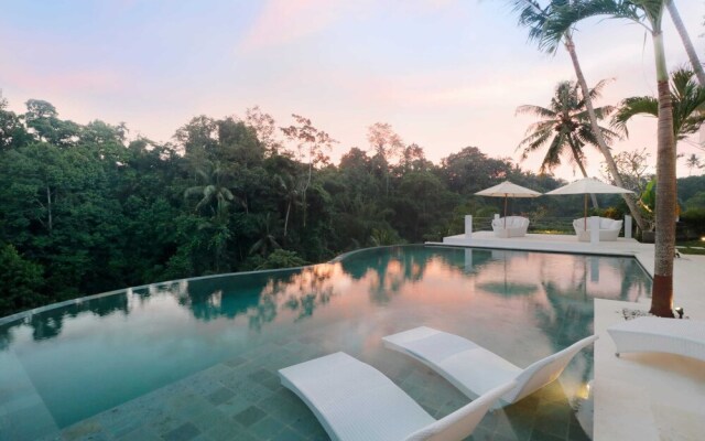 Limitless Jungle Villas Complex, 5 BR, Ubud With Staff