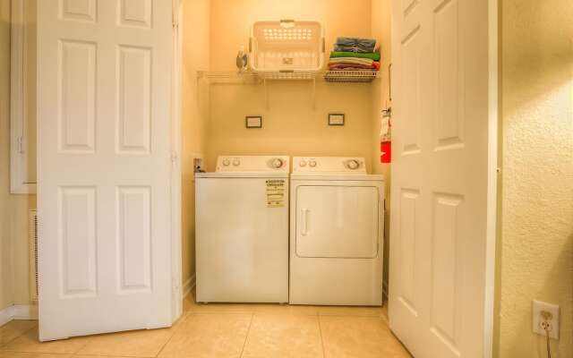 Top-floor Condo, Near Universal &convention Ctr