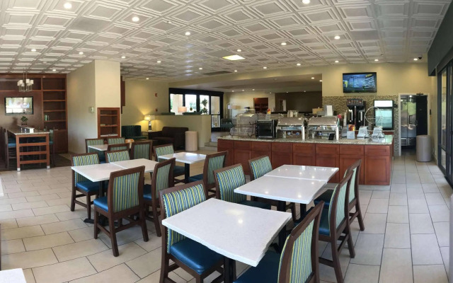 Best Western Plus South Coast Inn