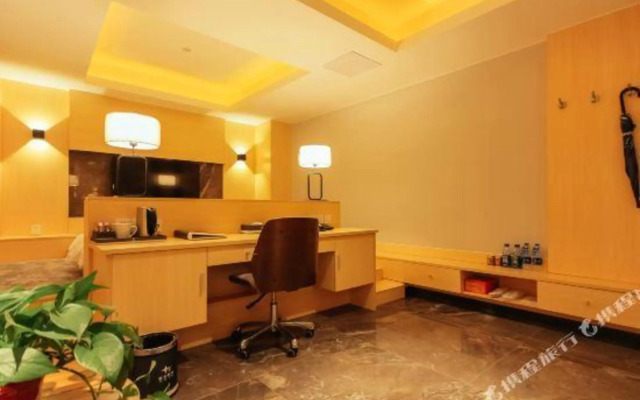 Xingguang Holiday Hotel (Zhengzhou Zijing East Street Metro Station)