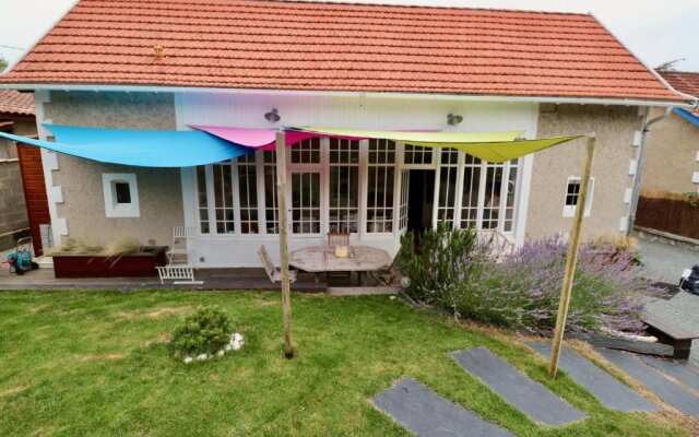 Lovely renovated cottage 150m from the beach