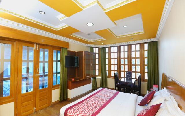 OYO 13807 Hotel Gurupriya