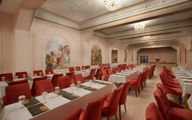 Le Chateau Lambousa Hotel