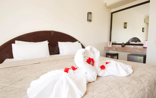 Intouriste Hôtel & Suites