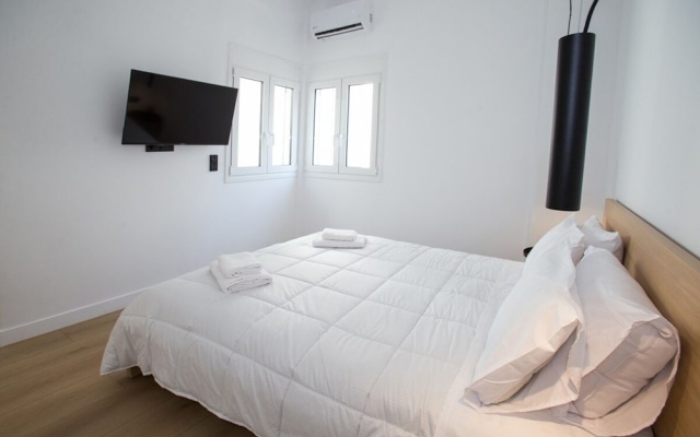 Mocha Acropolis View Apartment