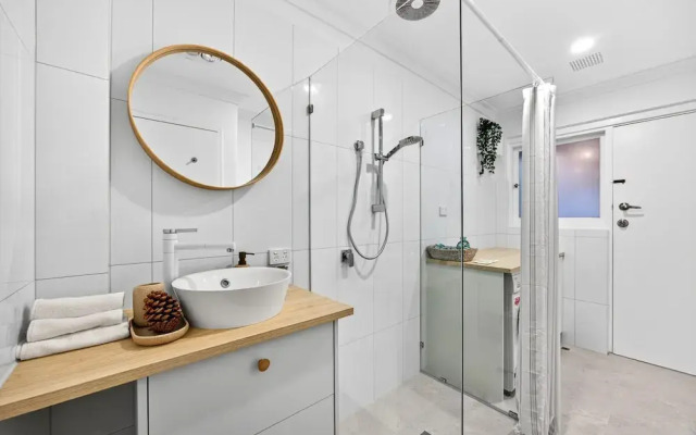 Bright 2-bed Unit Near Scarborough Beach