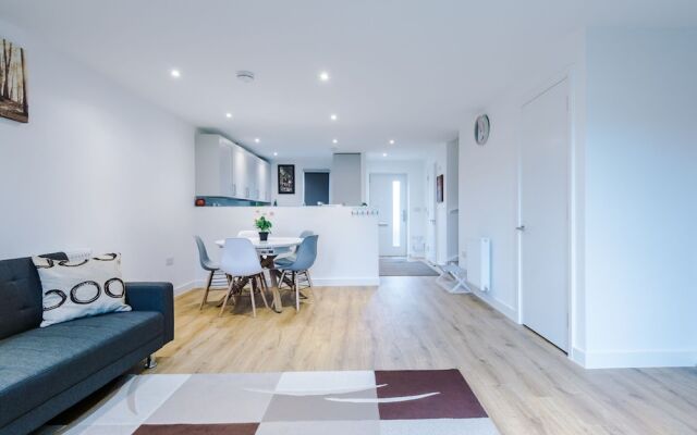 Stunning 3-bed House in Salford