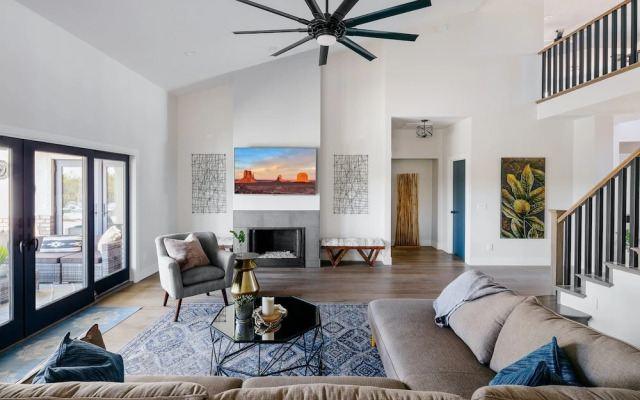 Majestic Mountain Mansion-pool -spa & Guest House