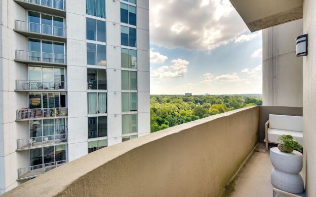 Luxury Atlanta Rental w/ Balcony: Near Buckhead!