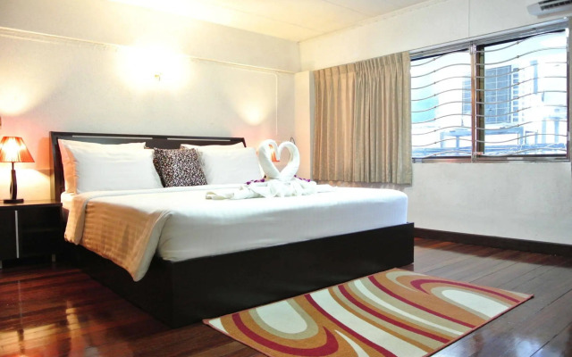 Karon Sunshine Guesthouse & Bar