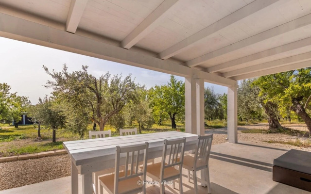 Contrabass Room in Avola