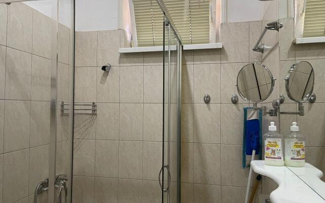 Апартаменты на переулке Яновского 2