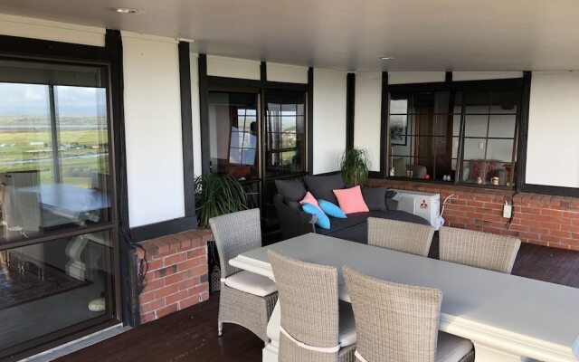 Chartre' Manor Bed & Breakfast