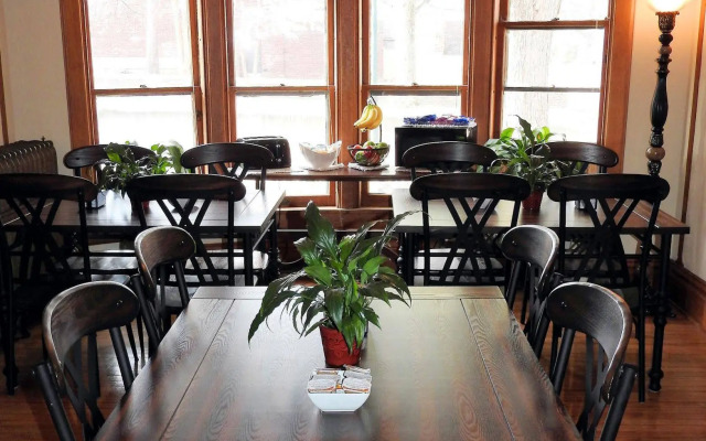 Champaign Garden Inn