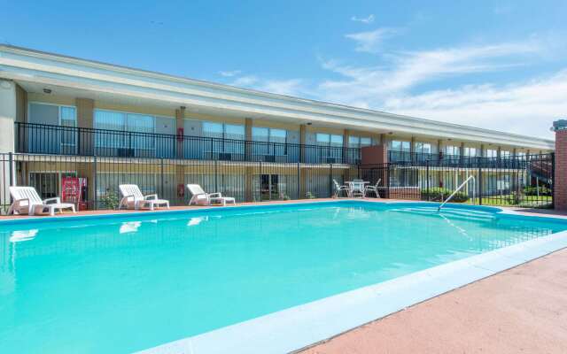 Days Inn by Wyndham Frankfort