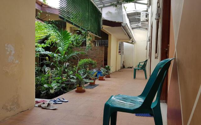 OYO 90095 Indah Homestay