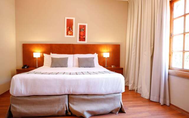 Howard Johnson by Wyndham Escobar Hotel