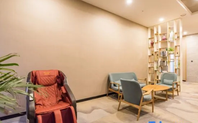 Weishang Hotel  (Zhengzhou East Railway Station Business Center Store)