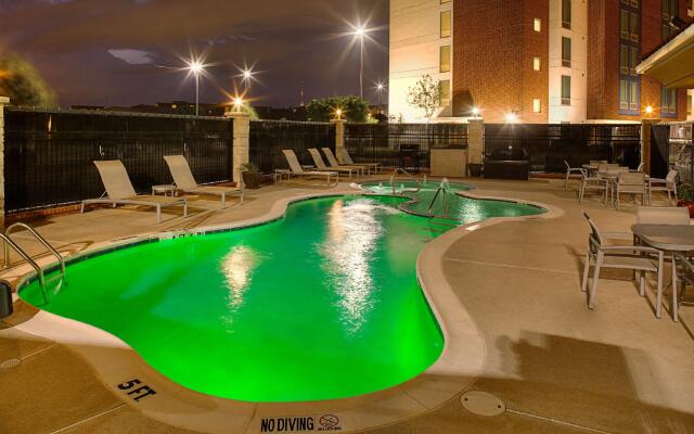 Hampton Inn & Suites Dallas/Lewisville-Vista Ridge Mall, TX