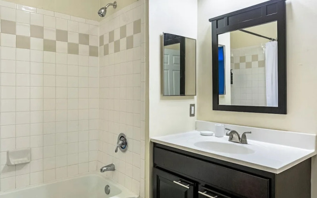 Landing Amazing 2bd, Gym, Pool