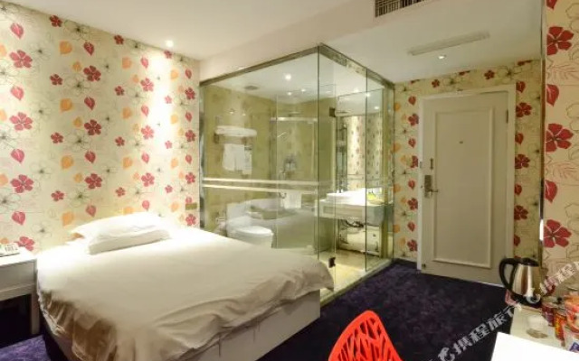 Huangyan Media Hotel