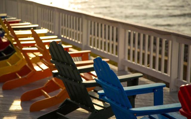 Sailport Waterfront Suites