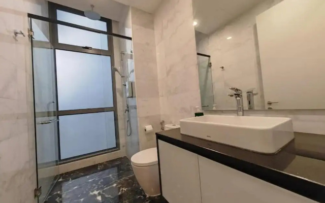 Royce Residence by uBook