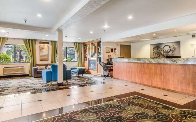 GuestHouse Inn & Suites Hotel Poulsbo