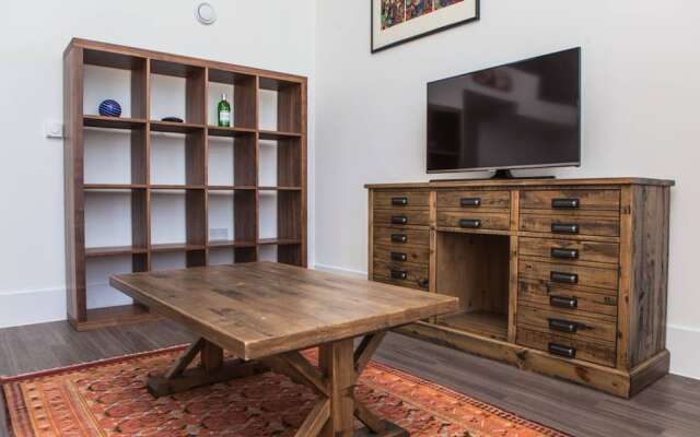 1 Bed Mezzanine-City Views & Great Location