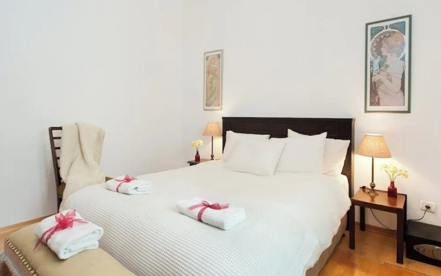 Bright and Charming 1BR Apt Near Shore