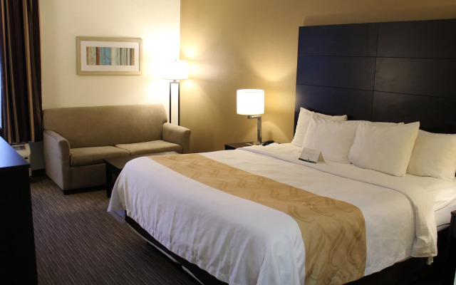 Quality Inn & Suites NJ State Capital Area