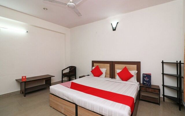 OYO 24878 Hotel Aicon Palace