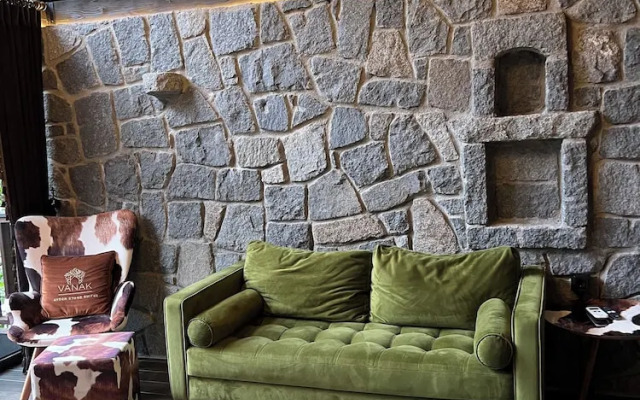 Ayder Vanak Stone Suites