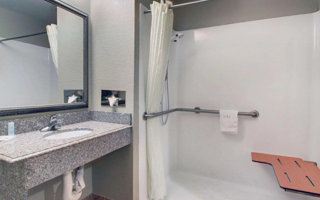 Comfort Inn & Suites Clinton - Jackson West