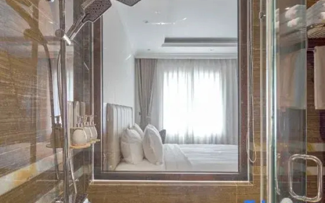 Lyns Hotel